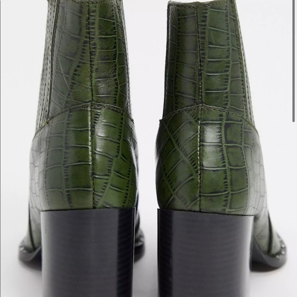 ASOS DESIGN women’s 10.5 Wide green croc boots - Picture 2 of 4